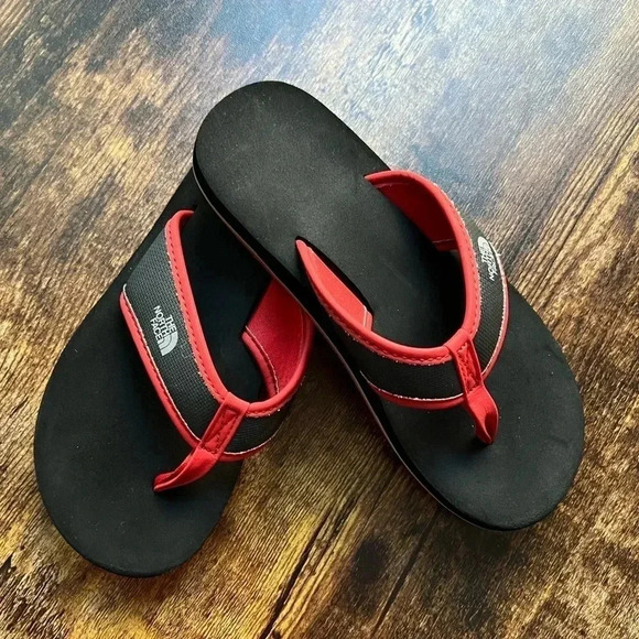 The North Face Base Camp boys flip flops. Size: 1 youth - Picture 1 of 10